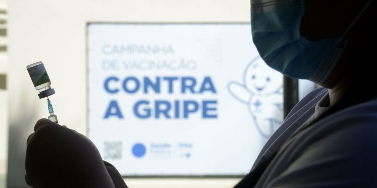 Rio de Janeiro vacina grupos prioritários de 30 a 39 anos contra gripe