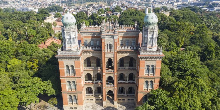 Fiocruz faz 122 anos fabricando vacinas e remédios para todo o país