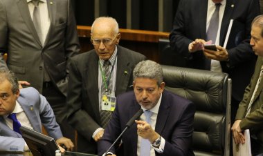 Após decisão, Arthur Lira determina que deputado reassuma mandato