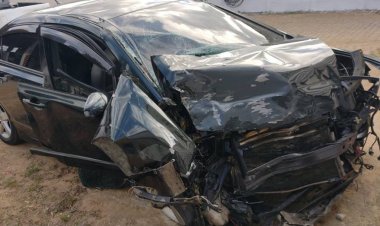 Colisão entre carreta e carro deixa motorista ferido entre Leopoldina e Além Paraíba