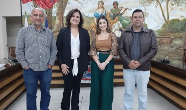 Estudantes do ensino médio de Ubá participam de palestra do Projeto Parlamento Jovem