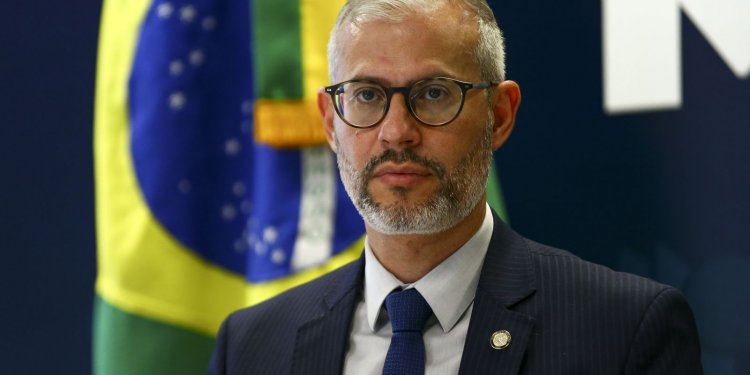 MEC oficializa adesão a exame internacional que avalia conhecimentos