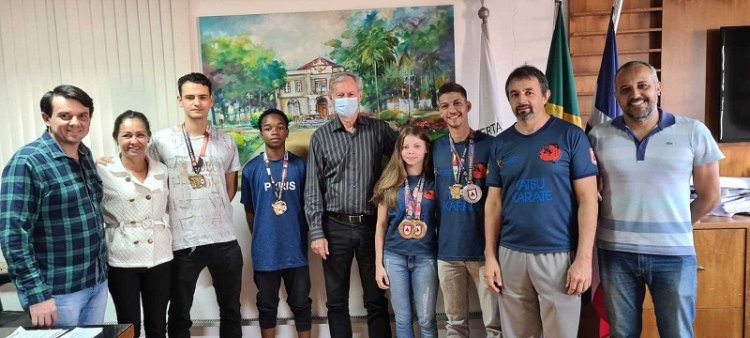 Atletas ubaenses de Karatê conquistam medalhas e tricampeonato mineiro