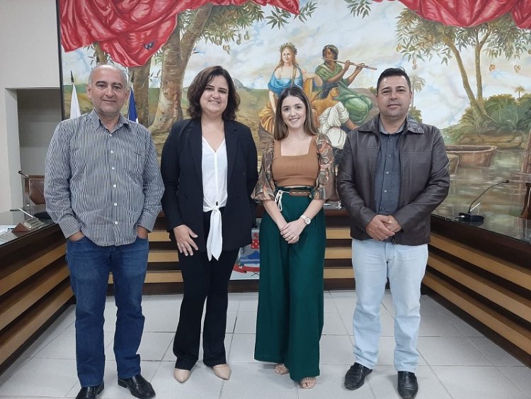 Estudantes do ensino médio de Ubá participam de palestra do Projeto Parlamento Jovem