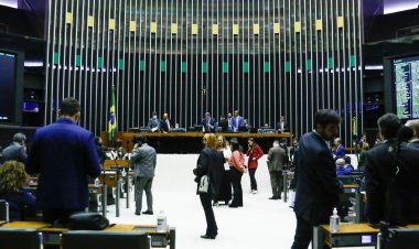 Deputados começam a discutir PEC que concede benefícios sociais