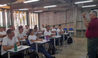 Candidatos à GCM de Ubá participam de palestra com Secretário de Obras