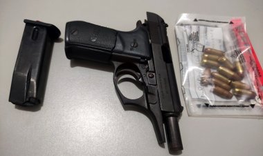 Condutor é detido com arma de fogo dentro do veículo