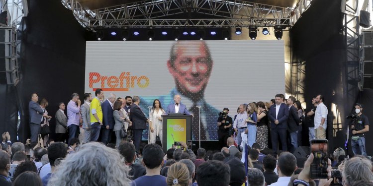 PDT lança candidatura de Ciro Gomes à Presidência da República