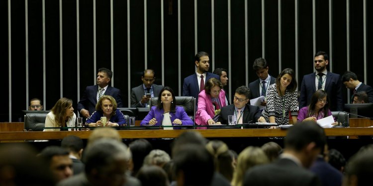 Termina hoje propaganda de incentivo à participação política da mulher