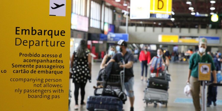 Anvisa aprova fim da obrigatoriedade de máscaras em aviões