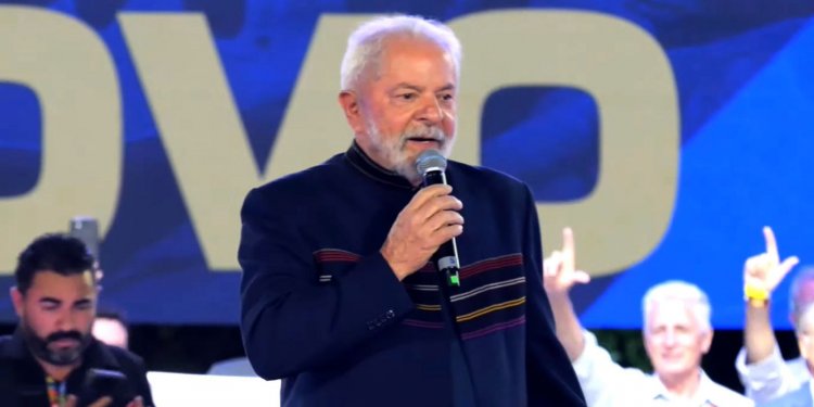 Lula promete criação de ministérios para indígenas e pequenas empresas