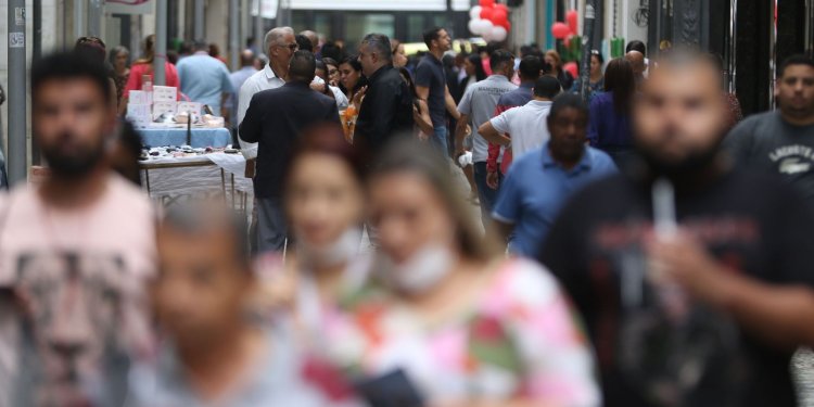 Covid-19: Brasil registra 114 mortes e 15,8 mil casos em 24h