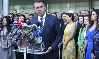 Bolsonaro recebe apoio de deputados reeleitos no Palácio da Alvorada