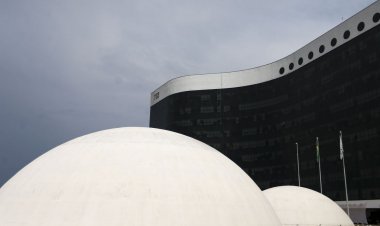 Moraes rejeita investigar falta de inserções na campanha de Bolsonaro