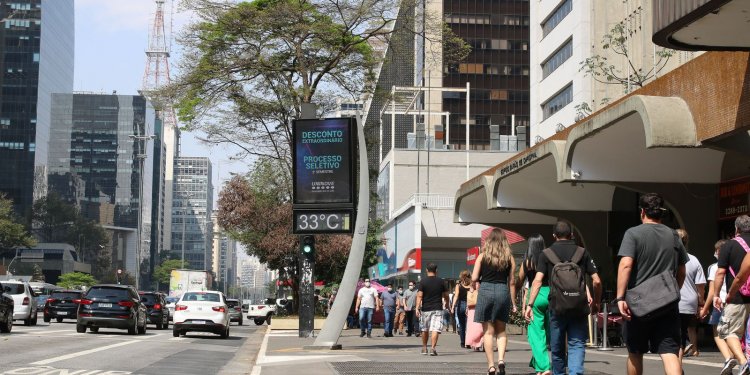 Covid-19: Brasil registra 8.216 casos e 133 mortes em 24 horas