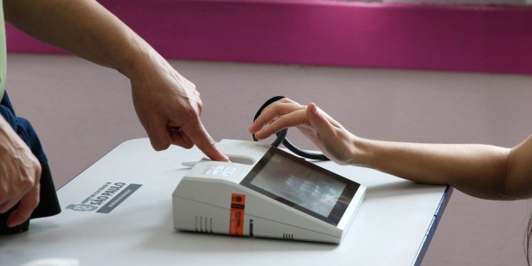 Eleitores de oito municípios vão eleger prefeitos neste domingo