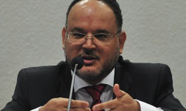 Ex-ministro Henrique Paim coordenará educação na equipe de transição