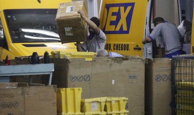 Governo eleito deve suspender processo de privatização dos Correios