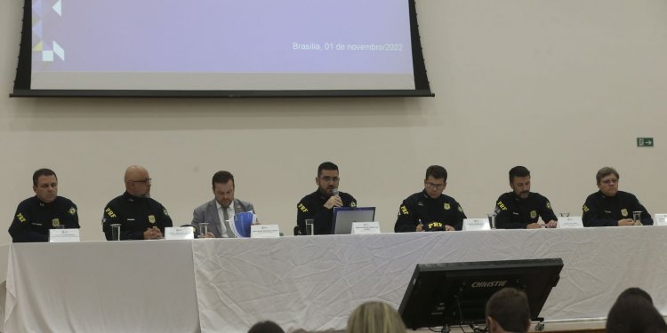 Diretoria da PRF nega ter se omitido e permitido bloqueios em rodovias