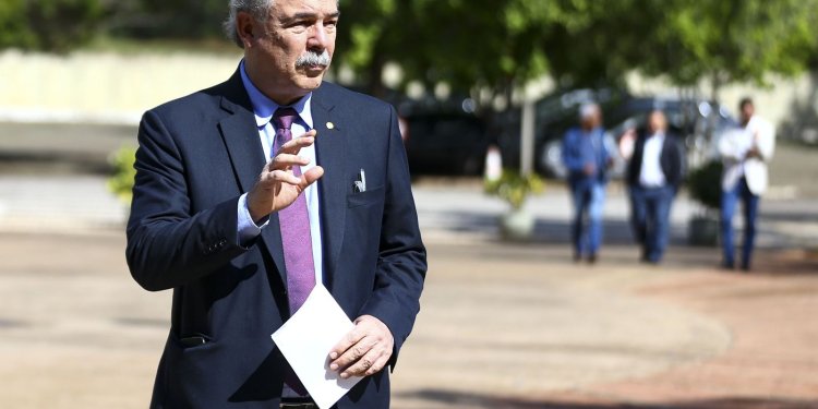 Lula começa a analisar na próxima semana indicações de ministros