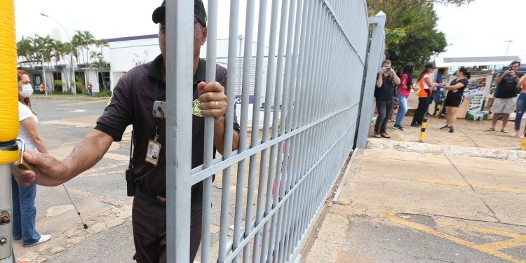 Adiantados do Enem evitam atraso no segundo dia de provas em Brasília