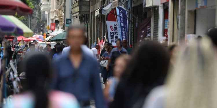 Brasil registra 69 mortes e 22,6 mil casos de covid-19