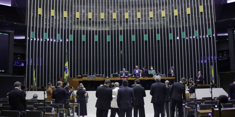 Câmara aprova proposta que regulamenta atividade de lobby no país