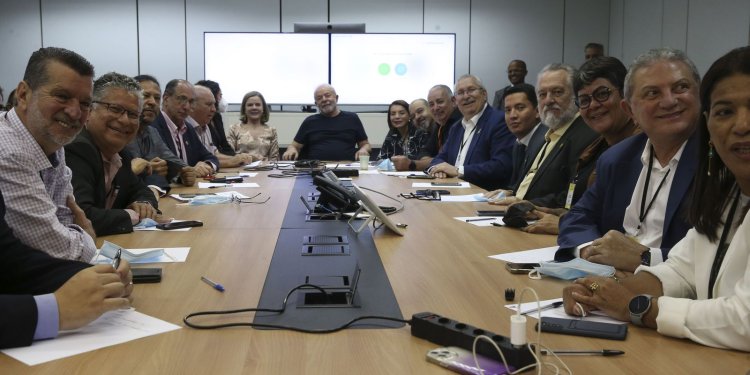 Sindicatos defendem repactuação de temas trabalhistas