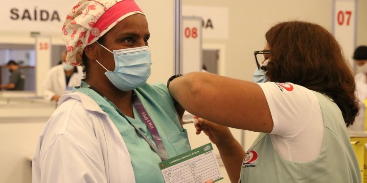 Após dois anos de covid, um em cada quatro jovens não estuda