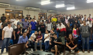 Escola do Legislativo da Câmara Municipal de Ubá recebe estudantes da Escola Estadual São José