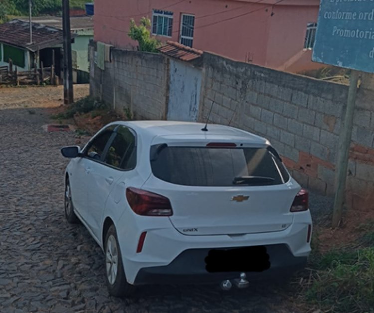 Polícia Militar recupera veículo roubado em Rodeiro