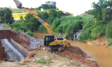 Prefeitura de Ubá constrói gabião na Av. Doutor Riani