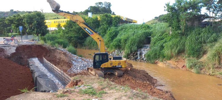 Prefeitura de Ubá constrói gabião na Av. Doutor Riani