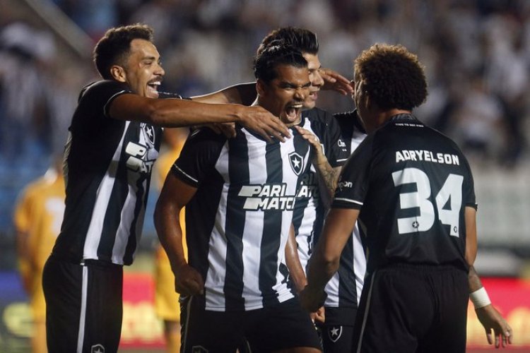 Com show de Tiquinho, Botafogo faz 7 a 1 para seguir na Copa do Brasil