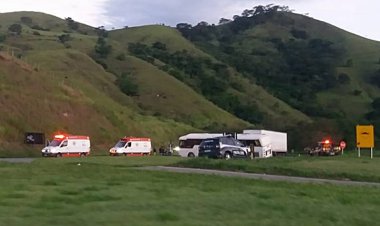 Acidente entre ônibus e carreta deixa feridos na BR-116 em Leopoldina
