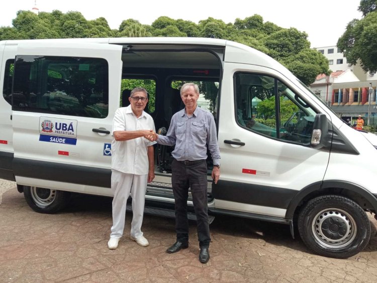 Ubá: Saúde recebe nova van para transporte de pacientes