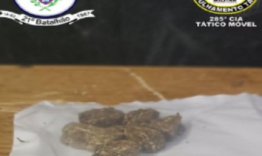 Ubá: PM prende autor de tráfico ilícito de drogas na Praça Guido Marliere