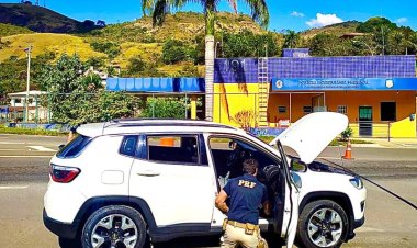 Jeep Compass roubado é recuperado pela PRF em Leopoldina