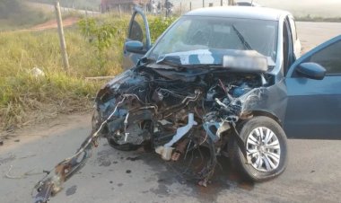 Batida arranca motor de carro na estrada Miraí-Muriaé