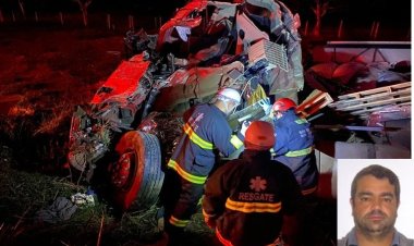 Acidente entre três carretas deixa motorista morto na BR-116 próximo a Laranjal