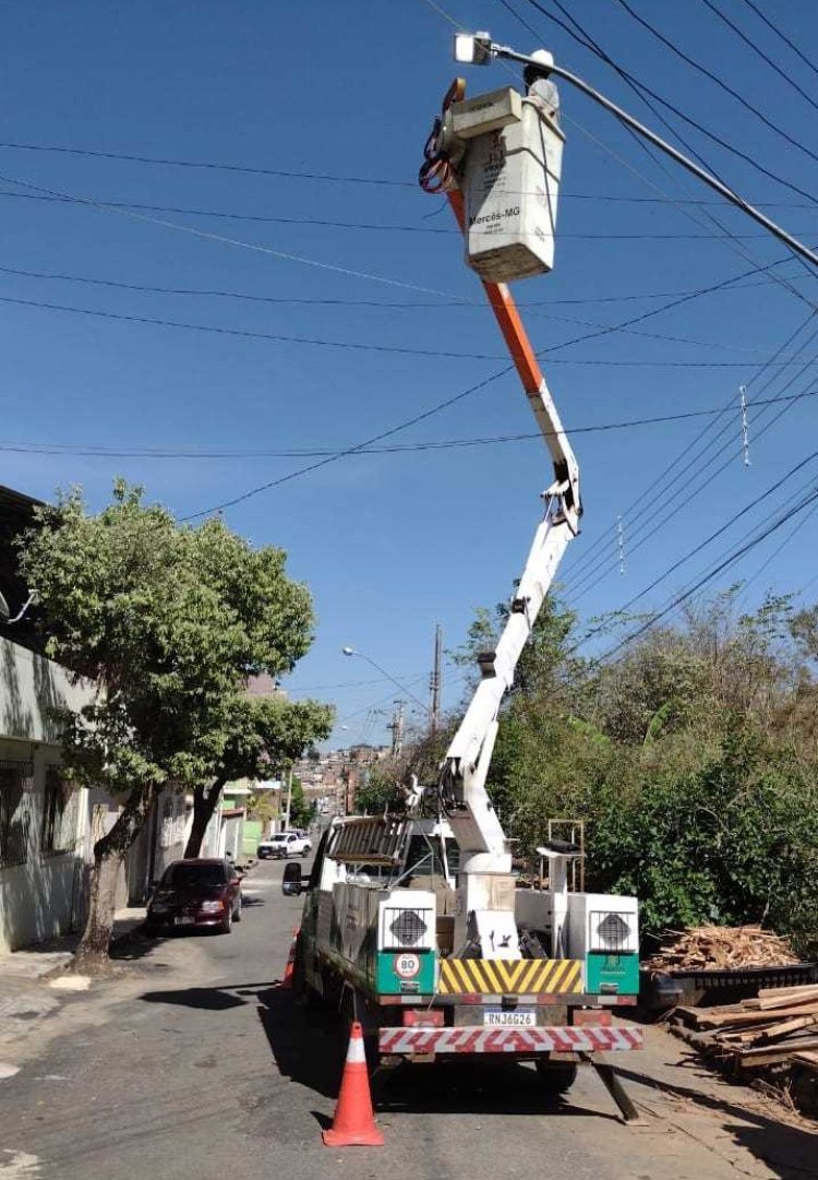 Prefeitura de Ubá inicia troca de lâmpadas convencionais por LED nas vias públicas