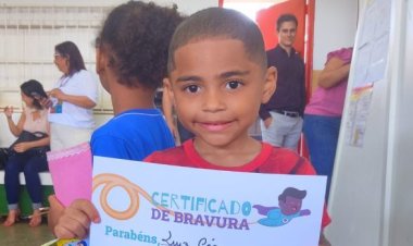 Governo de Minas vacina crianças e adolescentes em ações nas escolas