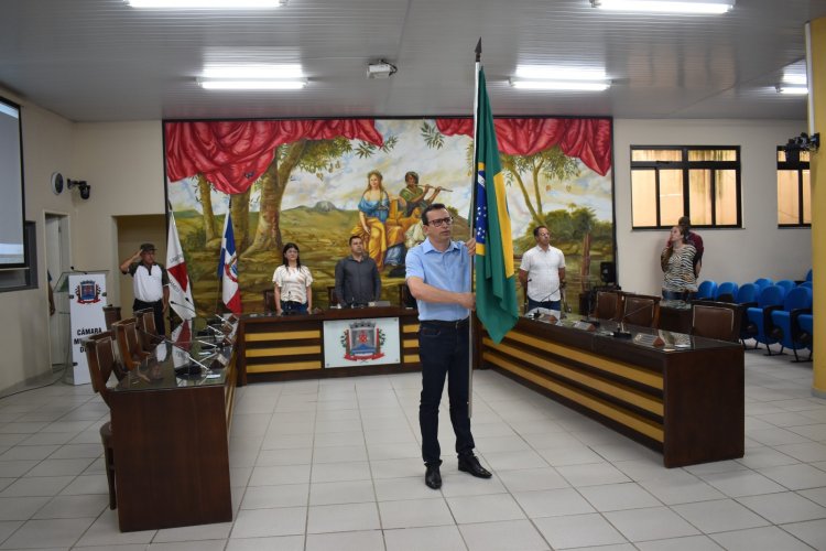 Cerimônia de entrega de certificados de dispensa de incorporação e compromisso à Bandeira Nacional é realizada na CMU