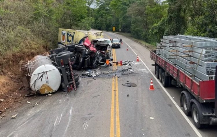 Motorista de carreta morre em colisão na BR-116, em Muriaé