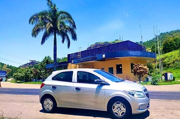 Veículo furtado de locadora é recuperado pela PRF em Leopoldina