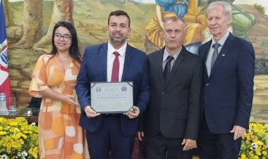 Ricardo Antônio do Nascimento recebe título de Cidadania Honorária de Ubá