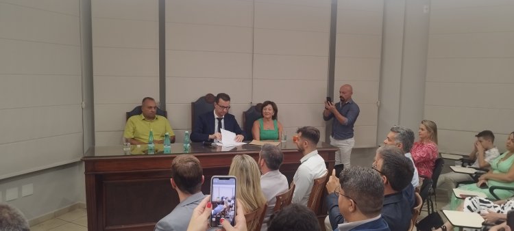 Silber da Silva Silveira toma posse como Presidente da ACIUBÁ