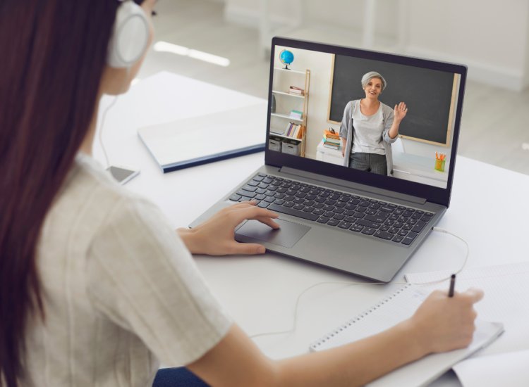 UFJF lança edital com mais de 900 vagas em cursos de graduação a distância