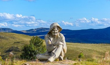 MPMG assina acordo para restauração da estátua do Juquinha, na Serra do Cipó