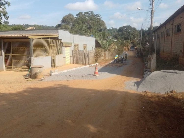 Prefeitura realiza calçamento em bloquetes em Ubá Pequeno